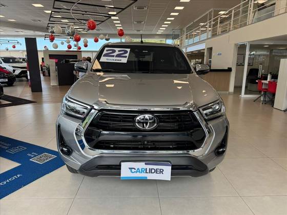 TOYOTA HILUX 2.8 D-4D TURBO DIESEL CD SRX 4X4 AUTOMÁTICO